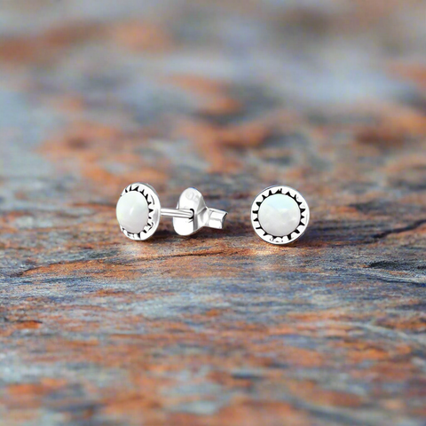 Silver Round Stud with Fire Snow Opal FE4561Sa